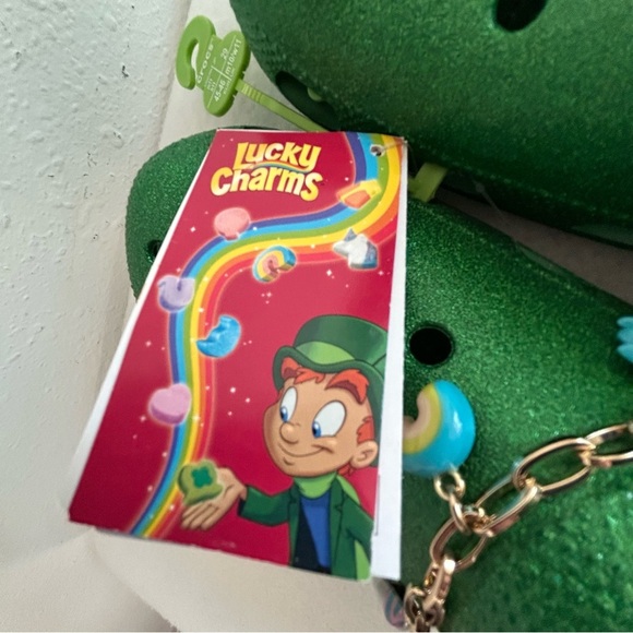 CROCS Lucky Charms Green Men\'s Size 11 Lots of Jibbitz AND Charms NEW